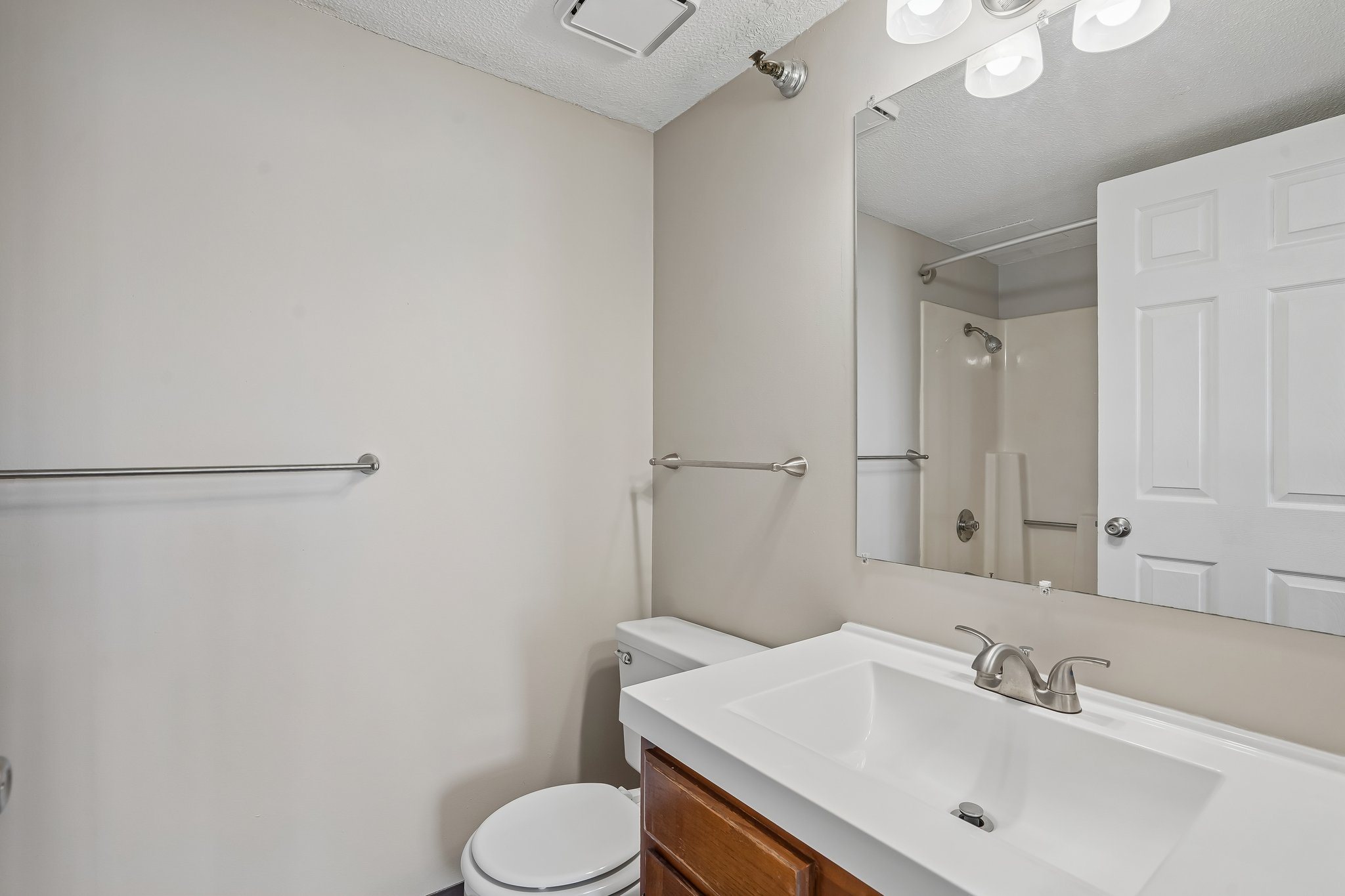 Irvine Park Towers apartment bathroom with vanity, mirror, toilet and tub-shower combination